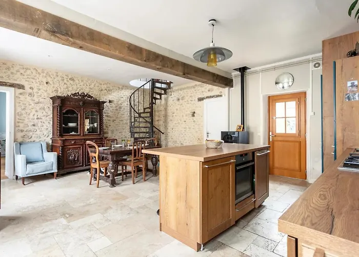 Maison d'hôtes L'ormerie- Au coeur de la ville médiévale